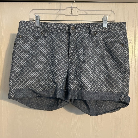 LOFT Pants - LOFT | Blue Floral Denim Shorts | Size 8